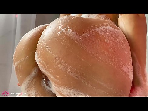 ❤️ Une brune masturbe sa chatte avec un vibrateur jusqu'à un orgasme intense sous la douche. ❤️ Super sexe at us ❌️❤