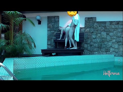 ❤️ Le patron invite la femme de chambre à la piscine, mais n'a pas pu résister à une chaude ❤️ Super sexe at us ❌️❤